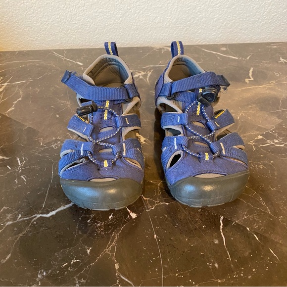 Keen Navy  Closed Toe Water Resistant Sandals size 1 - Picture 1 of 6